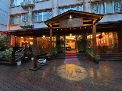 YIhe Lianhua Yanying Hotel