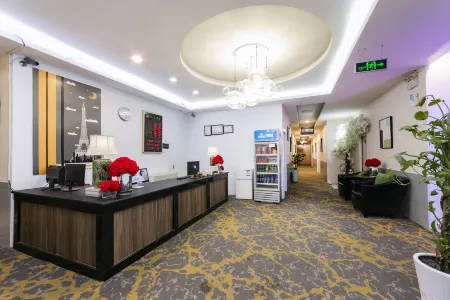 Hongyu Hostel Отели рядом с достопримечательностью «Сычуаньский Университет педагогического Экспериментального Иностранного Языка (Западный Ка»