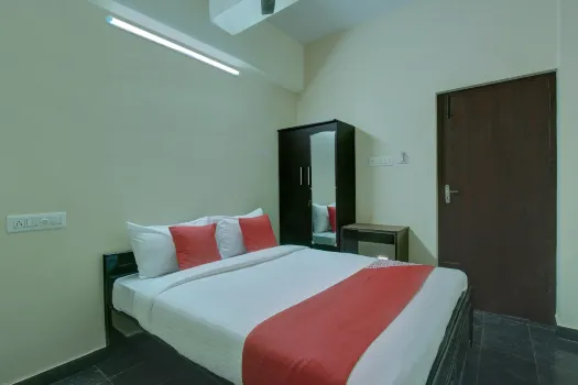 OYO Flagship 27691 Snv Garden Main Road Hotels near Karpagam University