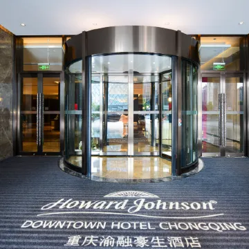 HOWARD JOHNSON DOWNTOWN HOTEL CHONGQING Отели рядом с достопримечательностью «Площадь Звездного Флота»