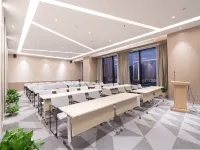 Atour Hotel (Wuhan High speed Railway Station Qingshan Heping Park Subway Station ） Hotels near Beach Park