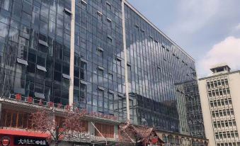 7Days Inn Nanchang Bayi Square Railway Station West Square Branch - Housity