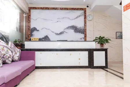 Huazhou Baiyun Apartment Отели в г. Хуачжоу
