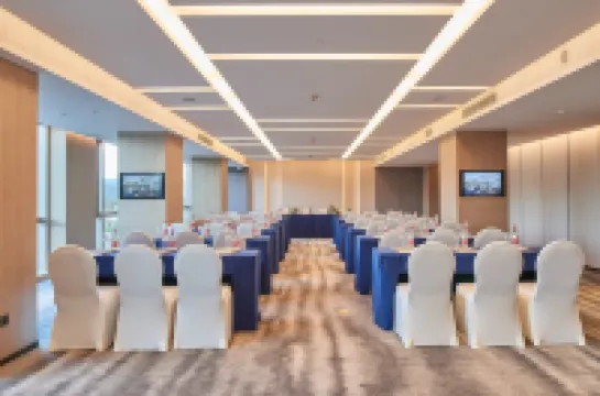 โรงแรมฮอลิเดย์ลวี่เยว่ เอ๋อไห่