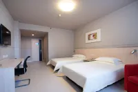 Jinjiang Hotel (Jiangyin Babaiban South Gate Subway Station) - 2-Star