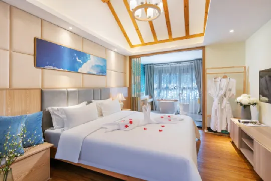 Qingyan Boutique Riverview Holiday Hotel