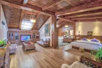 Shangri-La Zedanwangmu Cangbieyuan (Dukezong Ancient City Moonlight Square Branch)