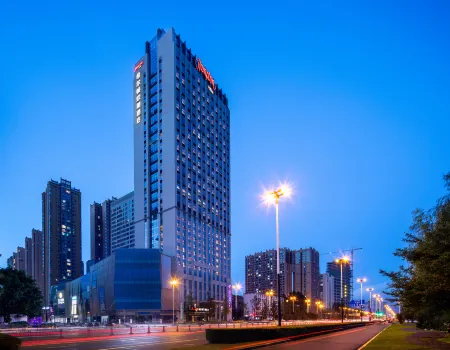 Hampton by Hilton Chengdu Longquan Отели рядом с достопримечательностью «Chengdu Aeronautic Vocational and Technical College»