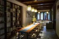 Langzhong Perch Valley Meiju Inn