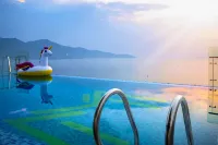 Maximilan Danang Beach Hotel - Private Pools