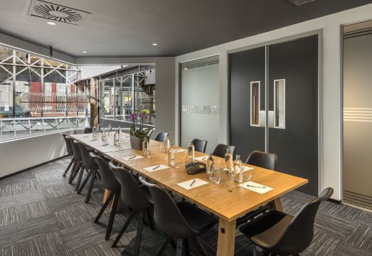 오크스 웰링턴 내부