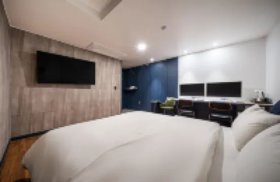 Stay Month Hotel - С баром