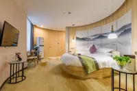 Q Hotel