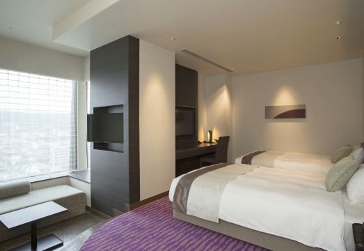 호텔 케이한 교토 그란데의 넓은 객실 내부