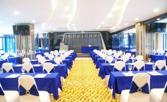 Blue Boat Luxury Hotel