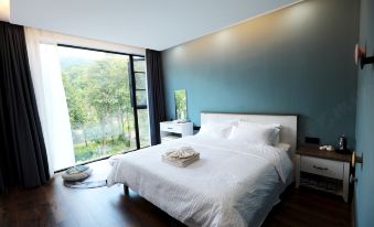 Hua Ting·Lovers Zhangjiajie Mountain View Leisure Vacation Villa (Wulingyuan Scenic Area Branch)