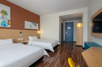 Century Star Hotel (Huazhou Academy Dengzhou Station) Hotels in Dengzhou