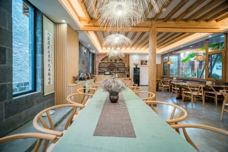 Yi She Panoramic Inn Отели в г. Тенчун