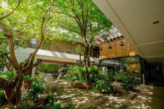 考山和平之地酒店