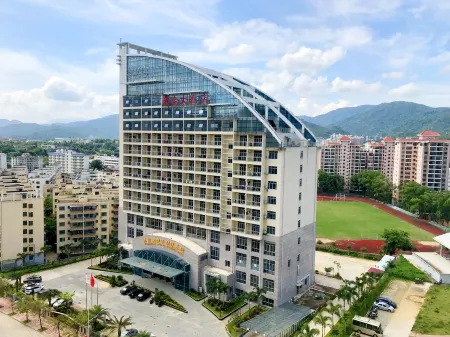 Wuzhishan Guojin Hotel Отели рядом с достопримечательностью «Taipingshan Pubu»