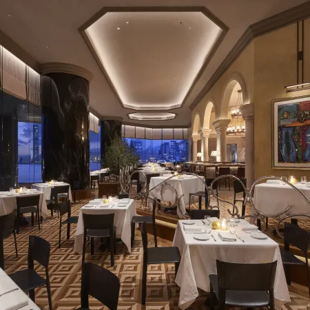 Grand Hyatt Hong Kong Отели рядом с достопримечательностью «Монумент Воссоединения»
