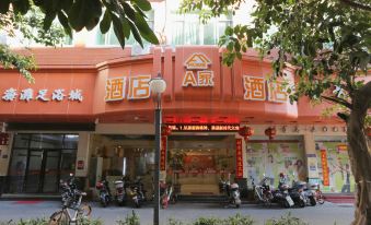 A Chain Hotel (Sunshine Night Market)