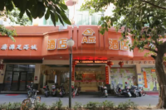 A Chain Hotel (Sunshine Night Market)