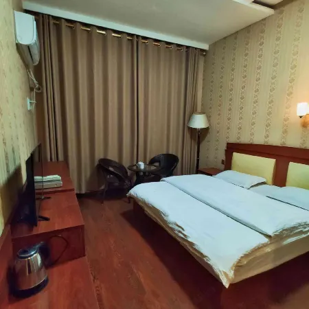 Jixing Hotel Отели рядом с достопримечательностью «Yao Family Courtyard in Taiyuan, Shanxi»