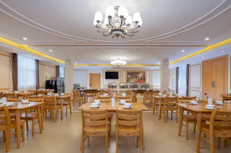 Vienna 3 Best Hotel Vienna (Zhengzhou Shuanghu Avenue Subway Station) Отели рядом с достопримечательностью «Henan Mechanical and Electrical Vocational College»