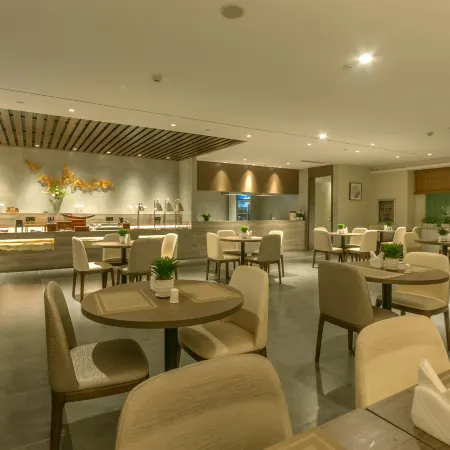 Fairyland Hotel (Kunming Hang Lung Plaza ) Отели рядом с достопримечательностью «Конгресс-центр Kunming Hall»