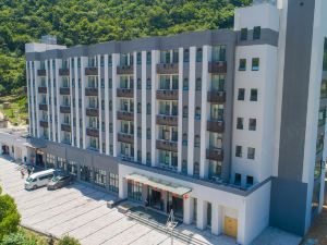 Wufeng Holiday Hotel