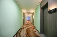 Mpression Hotel (East and West Lane, Two Rivers and Four Lakes, Guilin) - خدمة نقل من وإلى المطار
