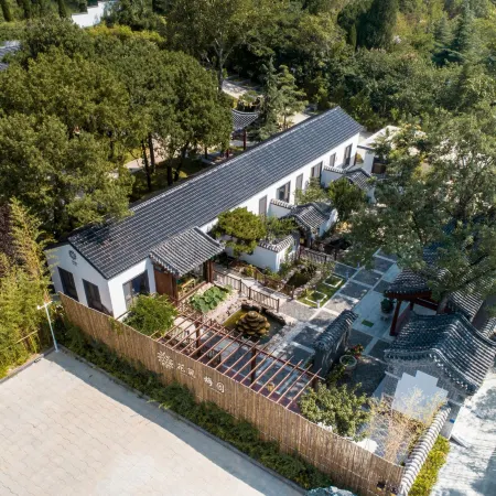 Floral Hotel · Plum Garden Mount Tai hotel