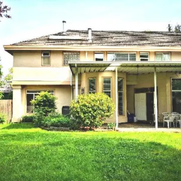 Vancouver airport hostel