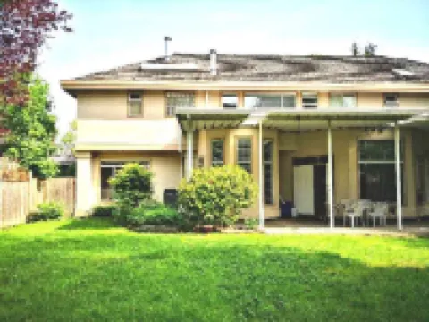 Vancouver airport hostel