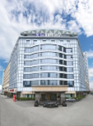 Chengdu x Langzhong Hotel (Chengdu Railway Station East Station Yinghui Road Subway Station Store)