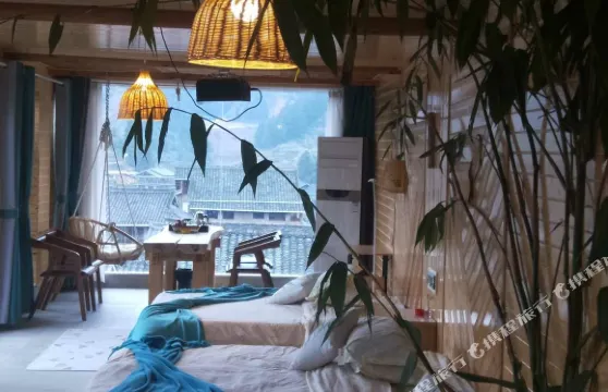 三江伴屋閲山民宿