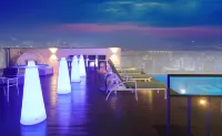 Orchid Hotel - Pools