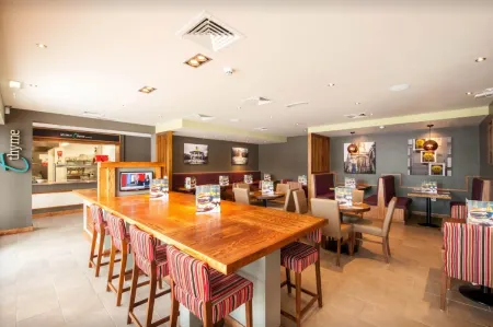 Premier Inn Wigan Town Centre Отели в г. Аштон-ин-Макерфилд