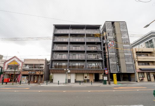 레지 스테이 니시진 객실 전경