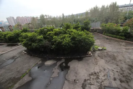 Gutlai Theme Hotel (Chongqing University of Technology No. 2 Middle Gate Store) Отели рядом с достопримечательностью «Chongqing University of Technology (Huaxi Campus)»