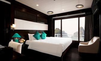 Alisa Cruise Halong