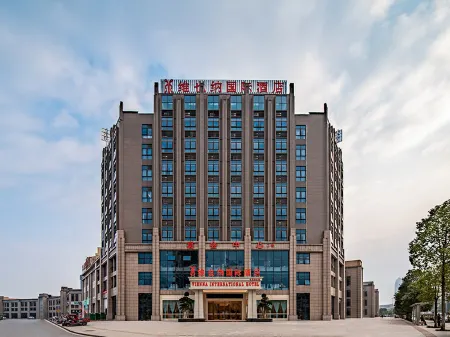 Vienna International Hotel (Chongqing Dazu Center) Отели рядом с достопримечательностью «Dazu Stone Carving Baoding Mountain Scenic Area - Guiding Service Hall»