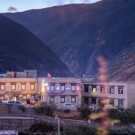 Yading Jingmi Xiaoying Inn