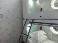 郑州西雅图太空舱客栈 - 特惠女生两人横舱间(床位)(公共卫浴)