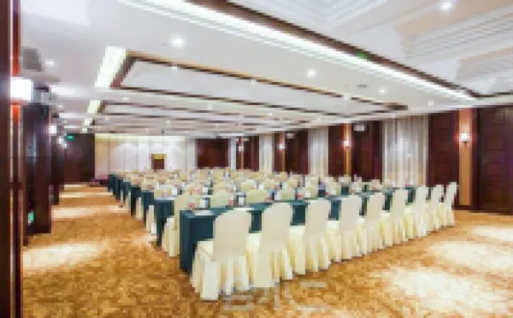 Qianyi Hotel (Yulin Jincheng Center Pedestrian Street Store)