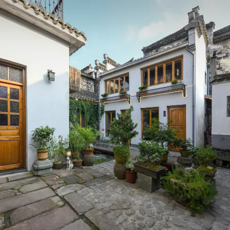 Hutong Li Zhumengju Inn