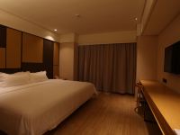 全季酒店(上海康桥秀沿路店) - 高级特大床房