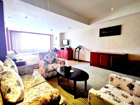 Iris Orchard All Suites Hotel (Tangshan Convention Center) Отели рядом с достопримечательностью «Hebei United University West Campus (Jianshe South Road)»