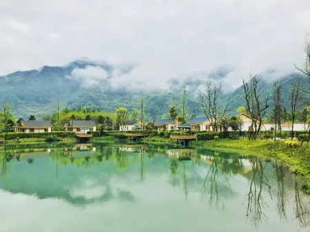 DUAN QIAO YU GE Homestay Отели рядом с достопримечательностью «Bailu Limestone Cave Wonder Peak»